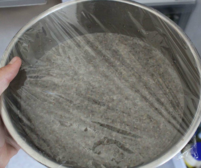 保鲜膜封口冷藏4小时，中途搅拌