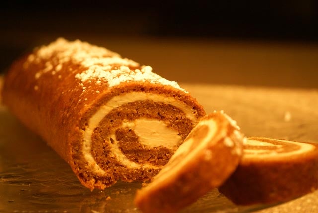 Impress Your Family Easy Thanksgiving Pumpkin Roll