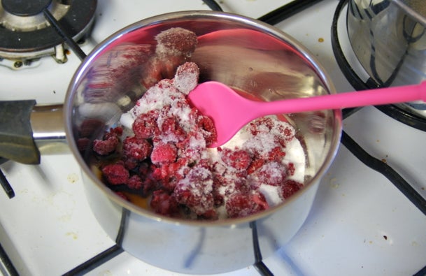 香槟树莓库利酱: