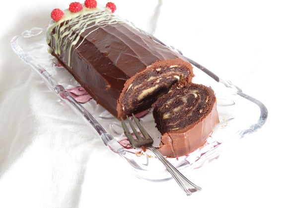 无麸质无乳制品三重巧克力蛋糕卷