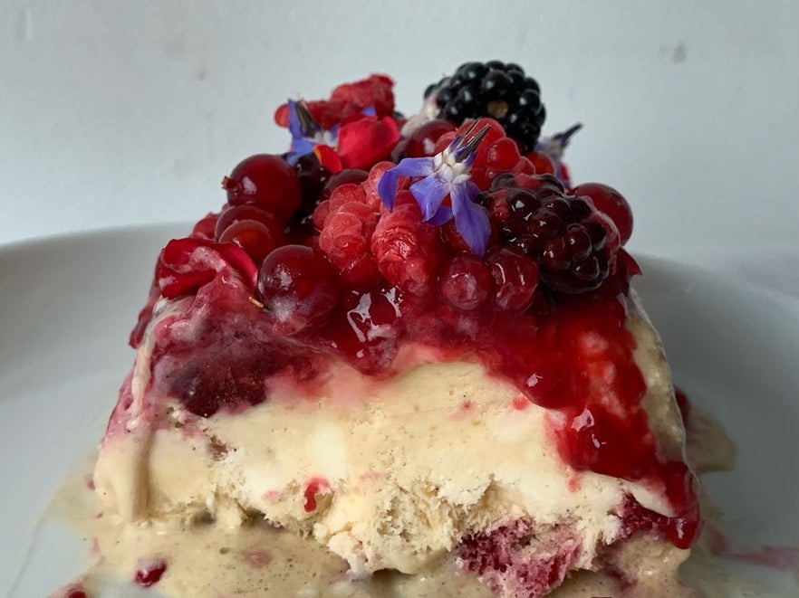 浆果蜂蜜意式半冷冻甜点