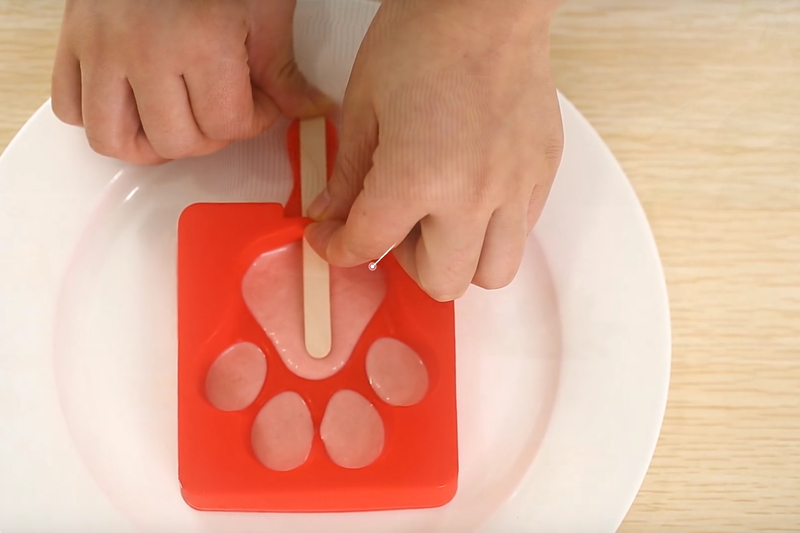 Make the Cat Paw Yogurt Popsicle - Part 2