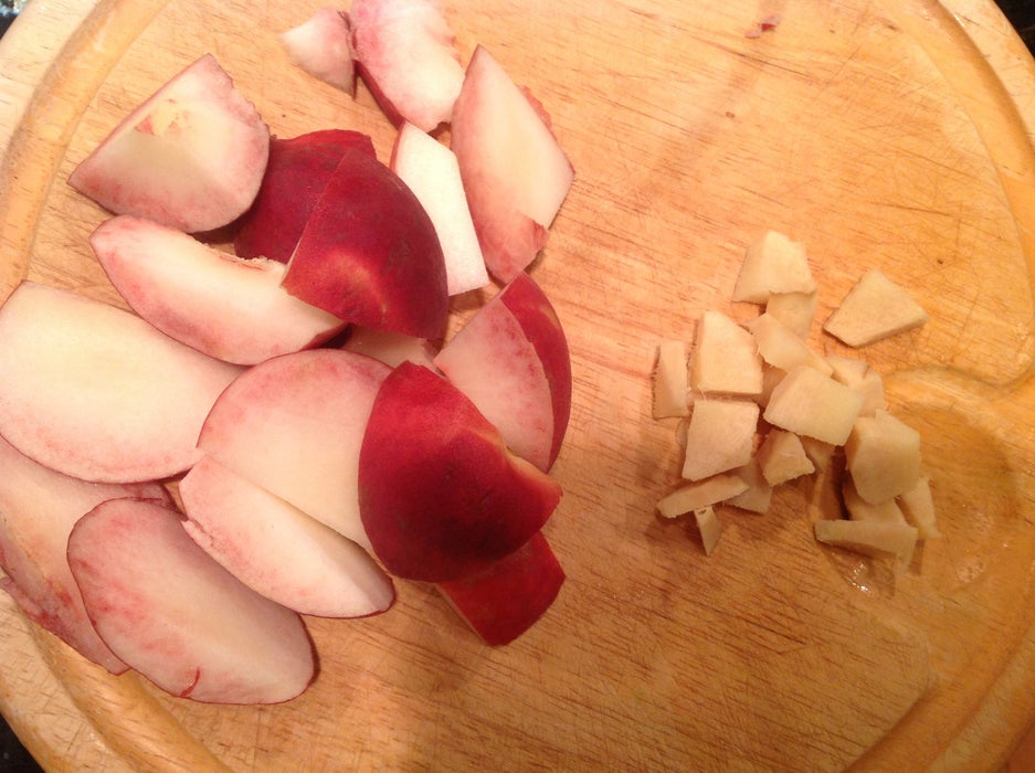 清洗并切配食材