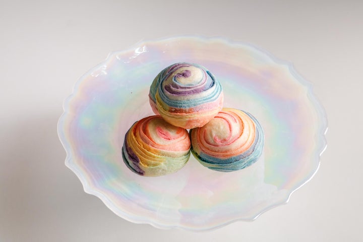 彩虹酥皮球配椰蓉馅