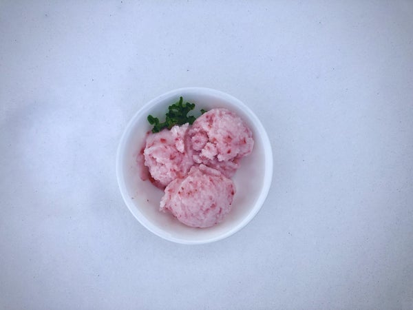 简易草莓雪冰淇淋