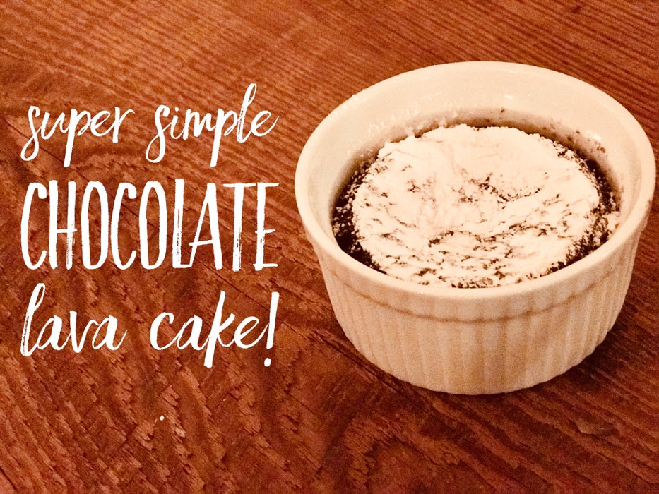 超级简单巧克力熔岩蛋糕！