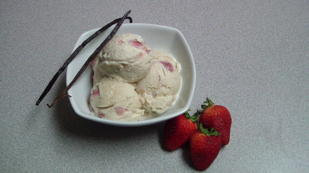 草莓香草冰淇淋配香醋