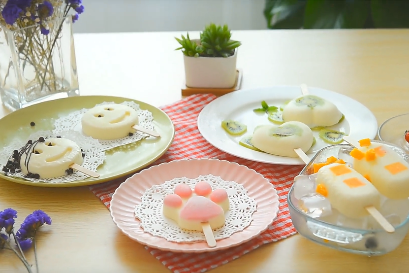 Homemade Yogurt Popsicle - Cat Paw