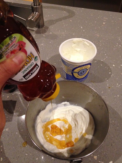 制作芝士蛋糕馅