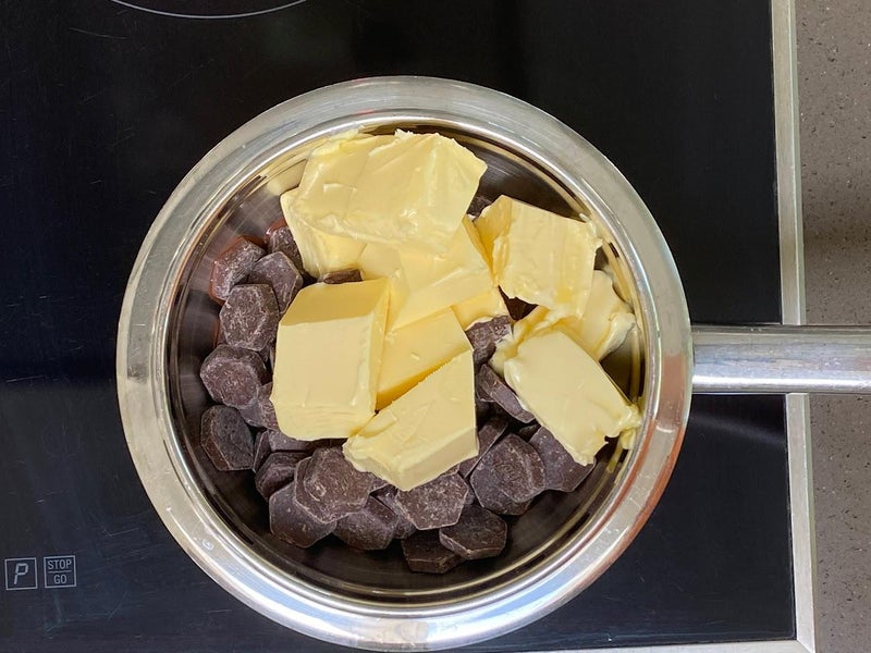 布朗尼-湿性材料