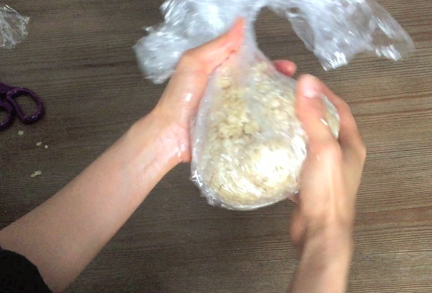 用混合物制作平底泪滴形状