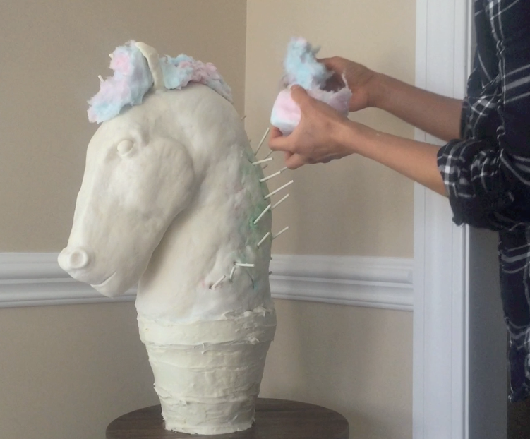 在棒棒糖棍上放置棉花糖