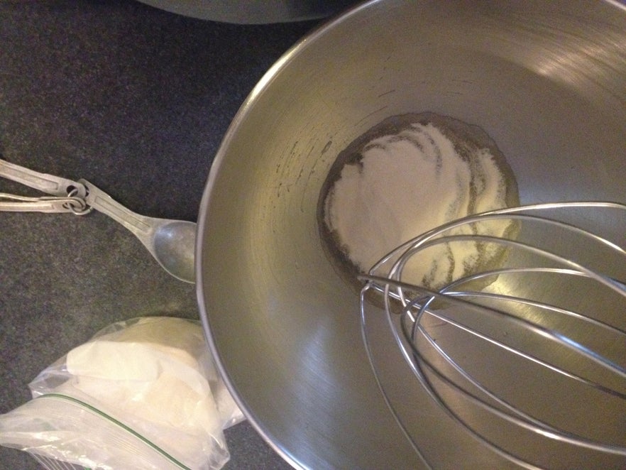 准备吉利丁与南瓜香料混合物