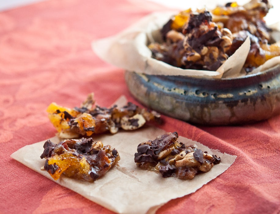 辣味培根脆片配腰果杏脯与巧克力