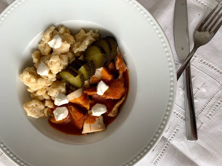 匈牙利风味鸡肉炖菜配手工面条