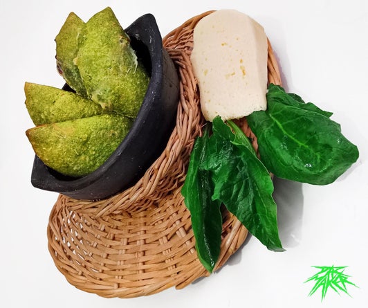 绿色菠菜乳酪肉馅卷饼