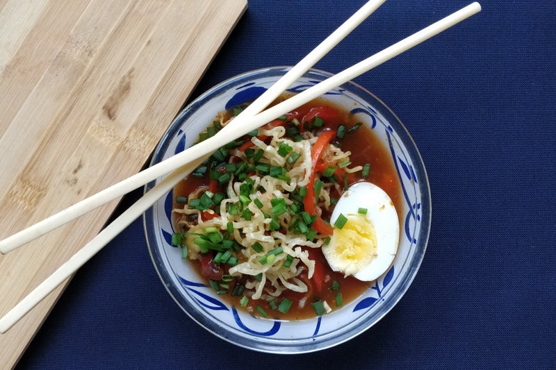 20分钟亚洲风味炒杂碎拉面（酥脆版！）