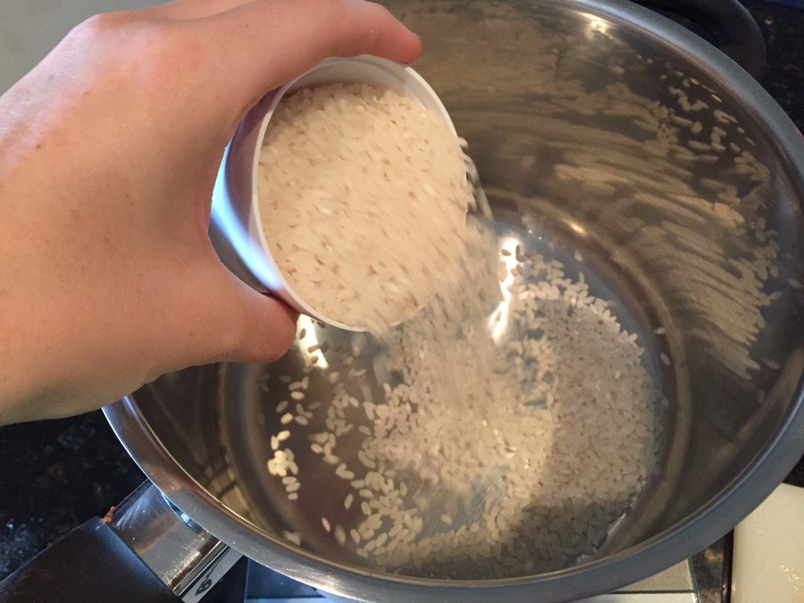 制作配菜（米饭西兰花）