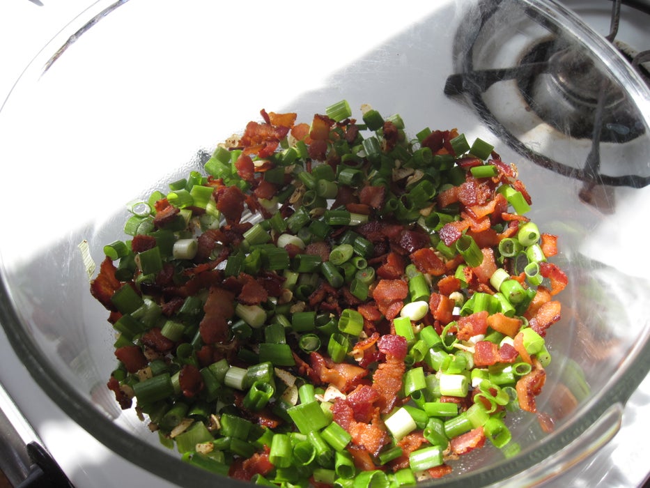 混合葱、培根和大蒜！