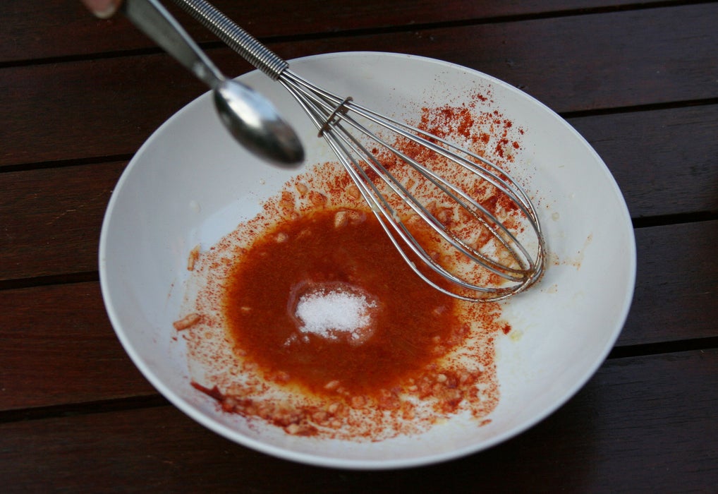 制作酱料 - 加入盐