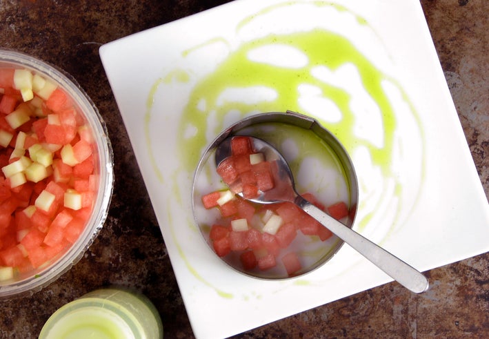 准备水果与摆盘