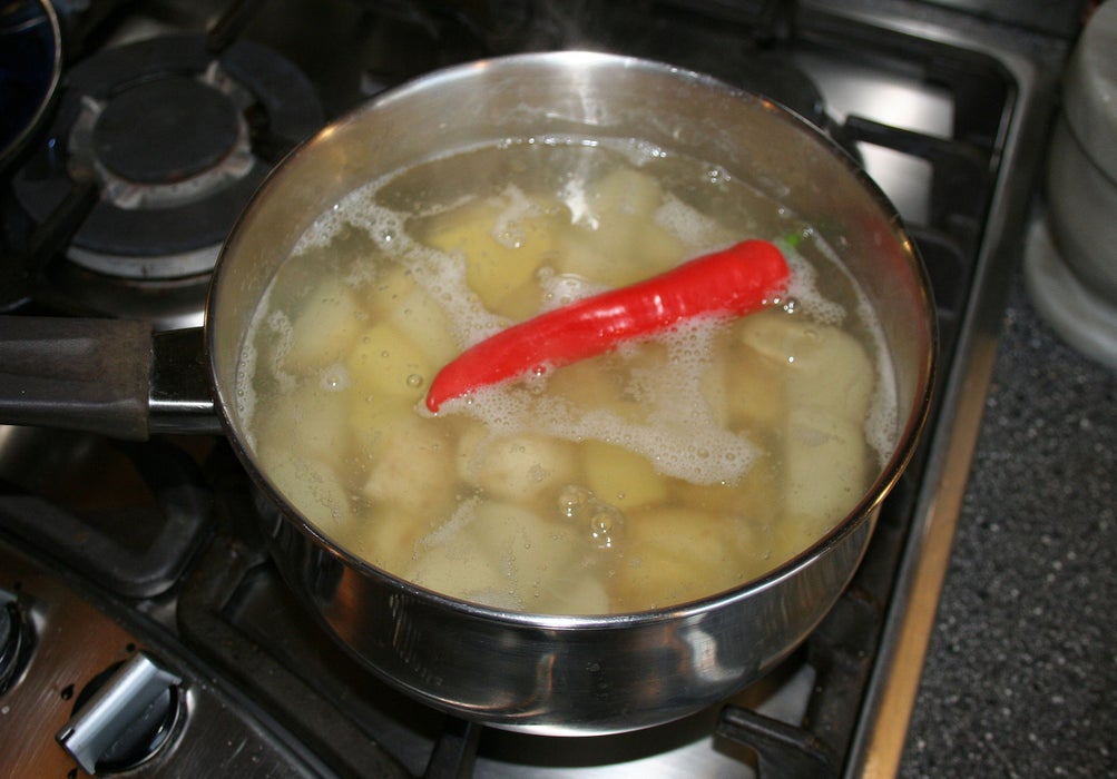 烹煮土豆与辣椒