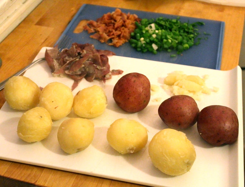 炒洋葱+处理土豆