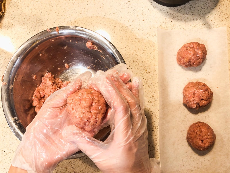 麦满分香肠步骤2：烹饪肉饼