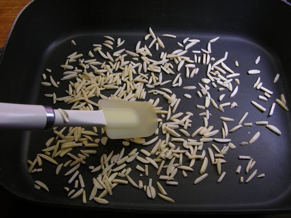 烘烤杏仁和藜麦