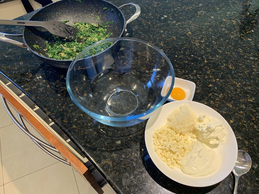 制作奶酪菠菜馅