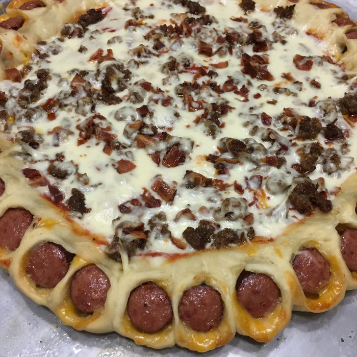 热狗肠芝士脆皮肉食爱好者披萨