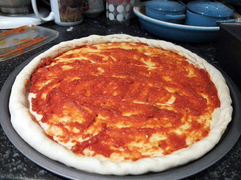 添加酱料和配料