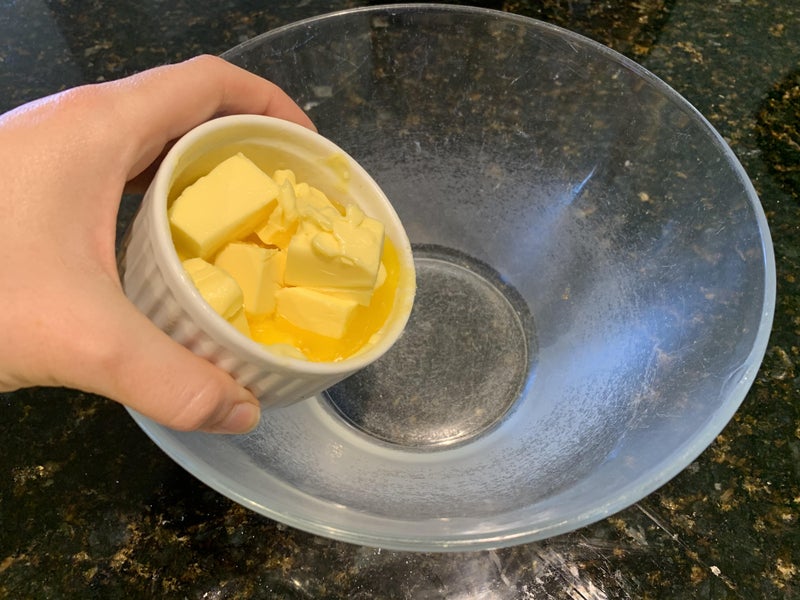 制作蒜香黄油酱