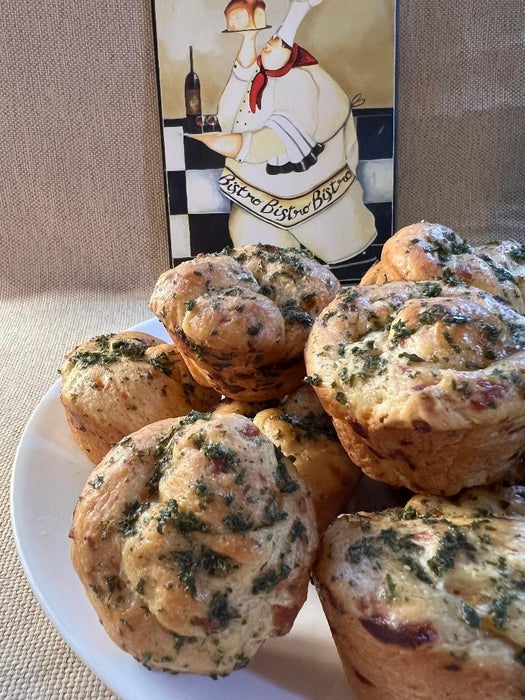 浓郁切达干酪结面包卷