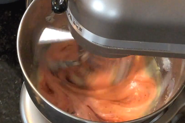 加入可可和红色混合液