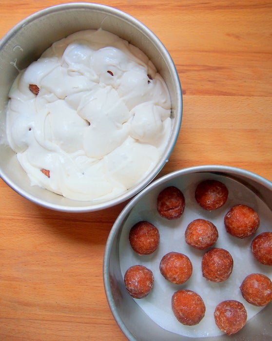 混合面糊与铺底