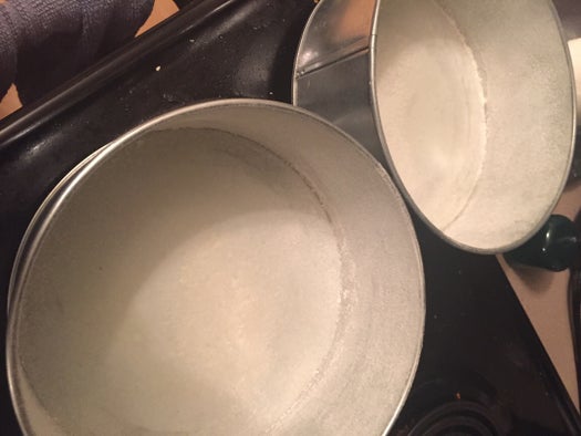 准备蛋糕体和奶油霜