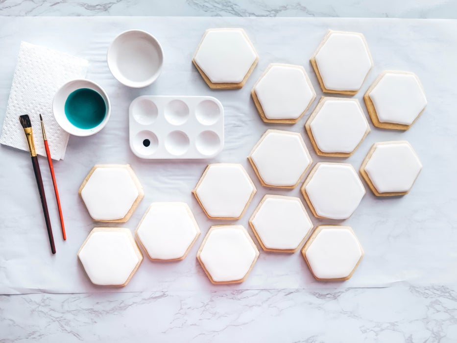 准备装饰工具与调色