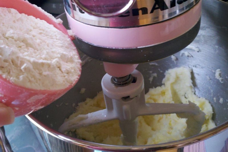 加入面粉和香草精