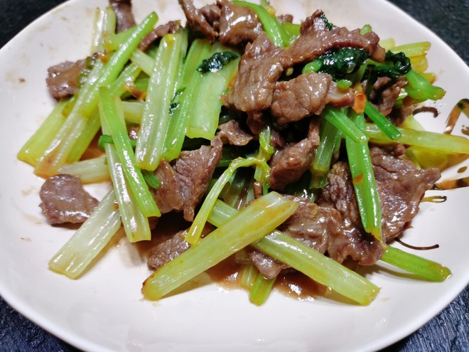 芹菜炒牛肉