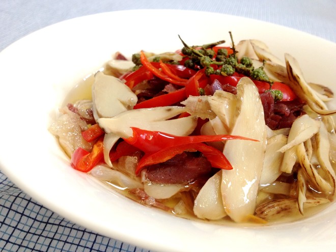 云腿鸡油谷熟菌