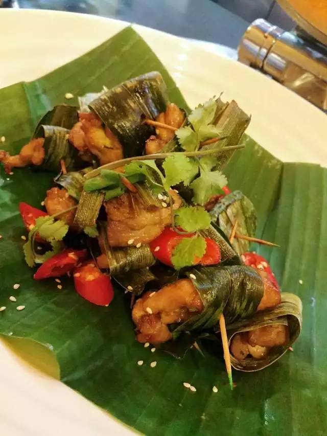 炸鸡翅配斑兰叶