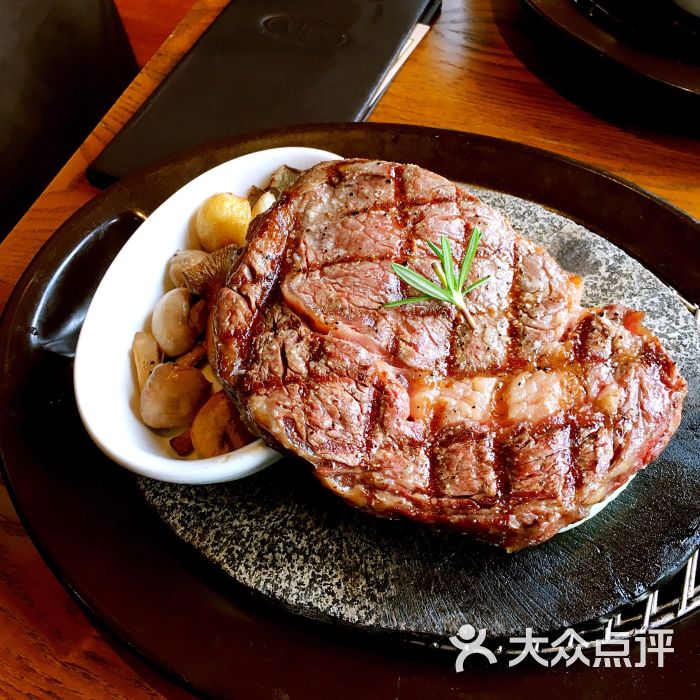 意式香煎肋眼牛排